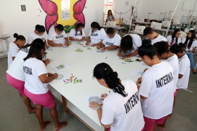 Pres&iacute;dio Feminino recebe programa&ccedil;&atilde;o especial