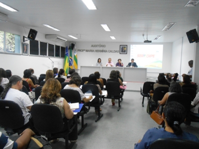 Professores recebem capacita&ccedil;&atilde;o para abordar viol&ecirc;ncia contra mulher