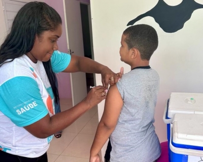 &lsquo;Amar &eacute; Vacinar&rsquo;: imuniza&ccedil;&atilde;o contra o HPV &eacute; realizada em Cram de Indiaroba